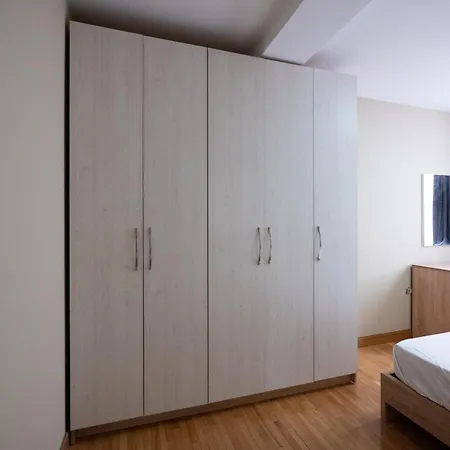 Entergate Apartment