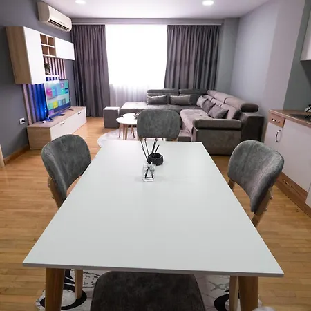 Entergate Apartment
